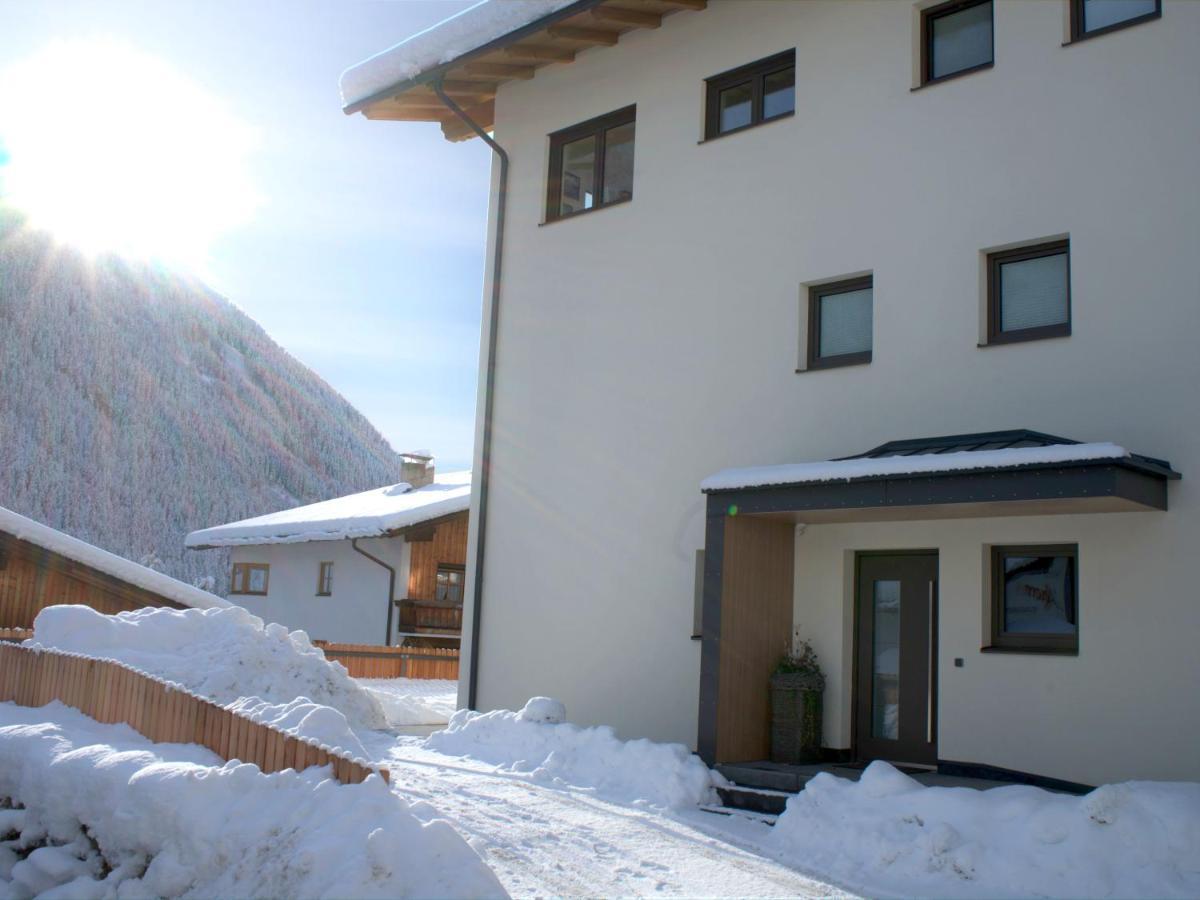 Berg' & Bluamen Appartements Stubai Нойштифт-им-Штубайталь Экстерьер фото